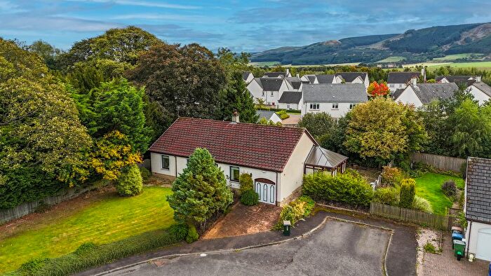 4 Bedroom Detached Bungalow For Sale In Ruthven Water, Aberuthven, Auchterarder, PH3