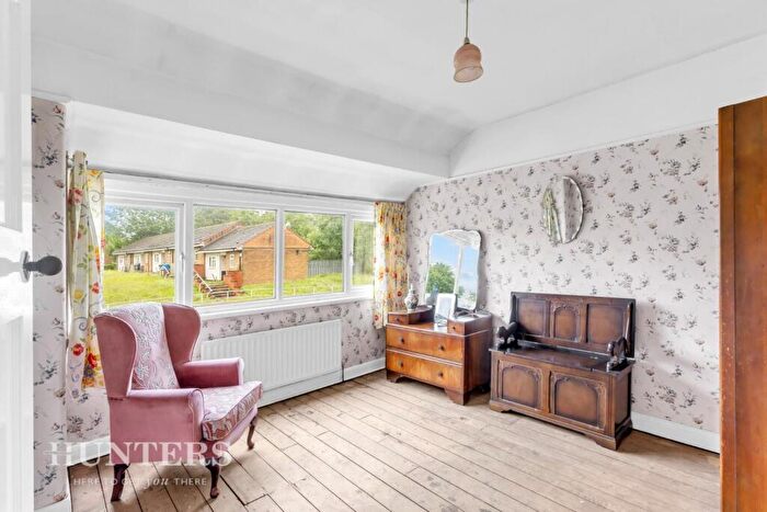3 Bedroom Semi-Detached House For Sale In Parksway, Manchester, M9