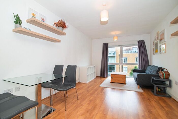 1 Bedroom Flat To Rent In Blagrove Road, Teddington, TW11