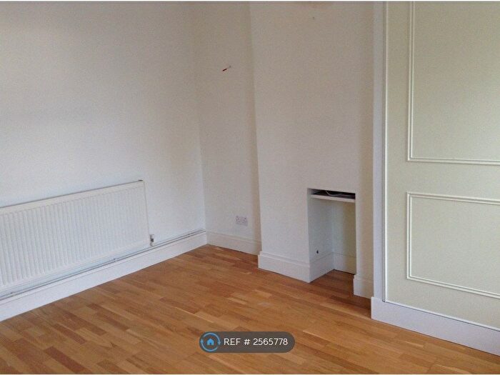 1 Bedroom Flat To Rent In Peabody Road, Farnborough, GU14