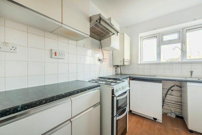 1 Bedroom Flat To Rent In St Charles Square, Ladbroke Grove, London, W10