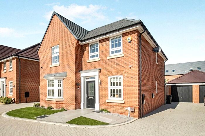 4 Bedroom Detached House For Sale In Lonsdale Road, Wokingham, RG40