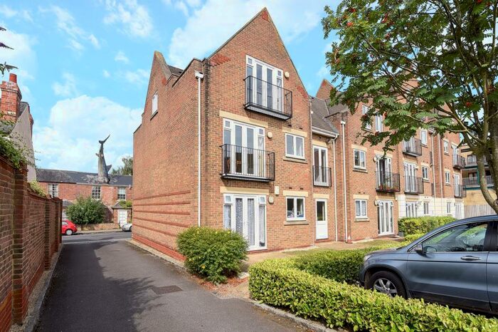 2 Bedroom Apartment To Rent In Standon Court, New High Street, OX3