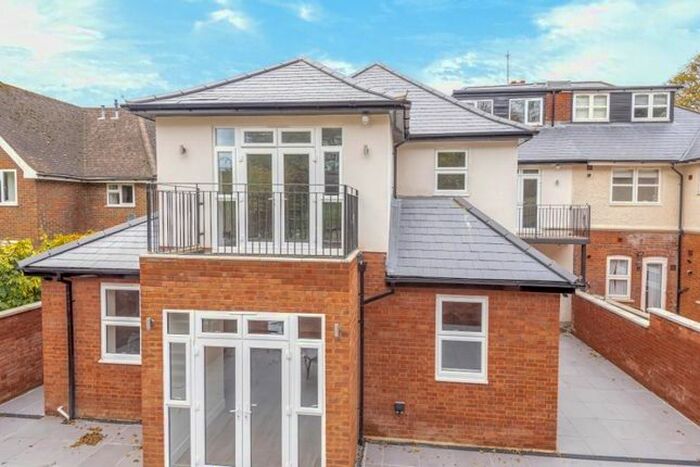 2 Bedroom Flat To Rent In Amersham Hill, High Wycombe HP13