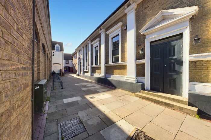 1 Bedroom Flat To Rent In Crown Yard, East Street, St Ives, Cambridgeshire, PE27