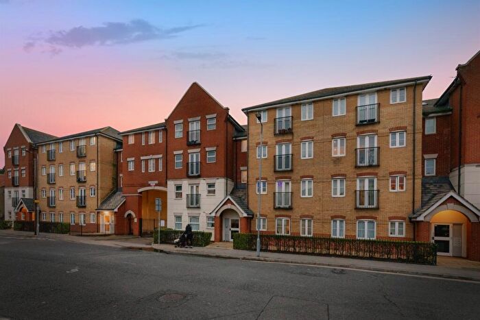 2 Bedroom Flat For Sale In Tanner Street, Barking, IG11