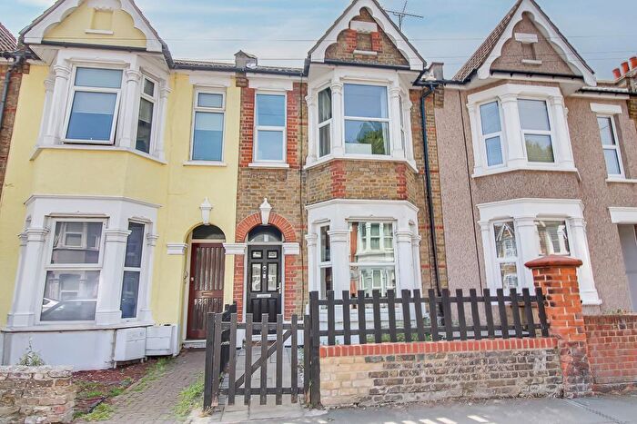 2 Bedroom Terraced House For Sale In Central Avenue, Southend-on-Sea, SS2