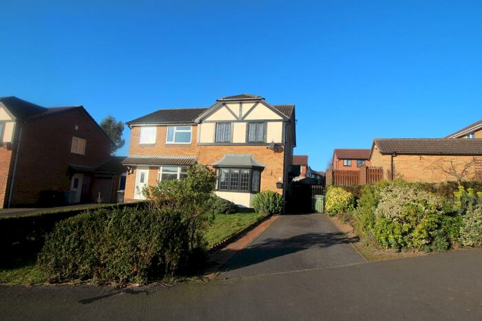 3 Bedroom Semi-Detached House To Rent In Worcester Road, Grantham, NG31