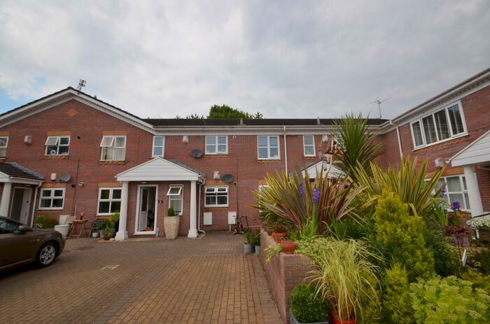 2 Bedroom Flat To Rent In Wynnstay Close, Grangetown, Cardiff, CF11