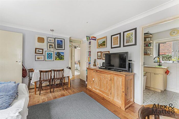 2 Bedroom Flat For Sale In Somerford Way, Canada Water, SE16