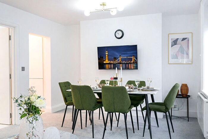 2 Bedroom Flat To Rent In Picton Place, London, W1U