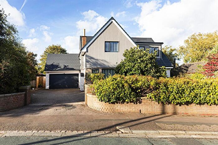 5 Bedroom Detached House For Sale In Cumberland Avenue, Huddersfield, HD2
