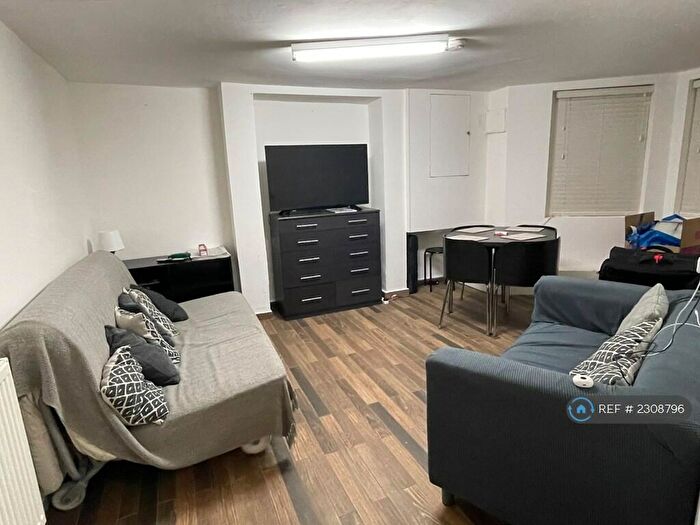 1 Bedroom Flat To Rent In Forburg Road, London, N16