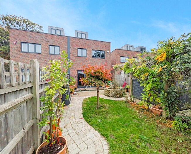 4 Bedroom Semi-detached House For Sale In Rose Hill, Isfield, Uckfield, TN22