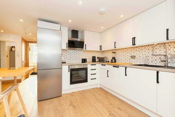 1 Bedroom Flat To Rent In Chapel Market, Angel, N1