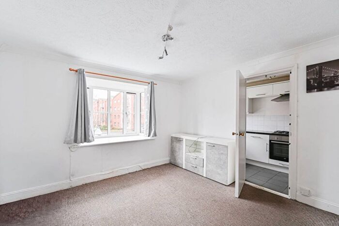 1 Bedroom Flat To Rent In Longlands Court, Spring Grove, Mitcham, CR4