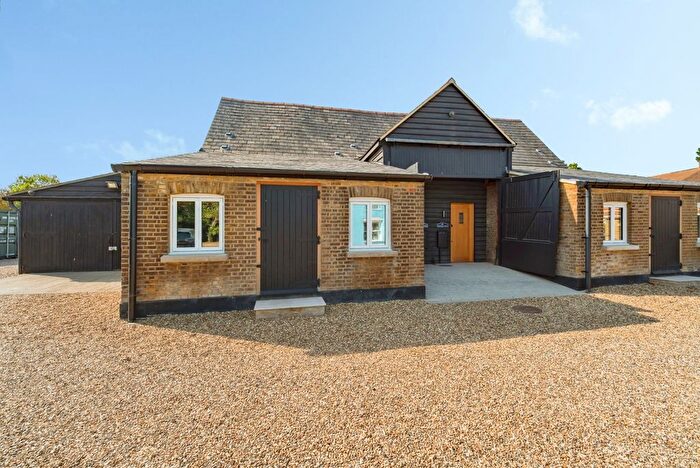 3 Bedroom Barn Conversion To Rent In Harmondsworth Lane, Sipson, West Drayton, UB7