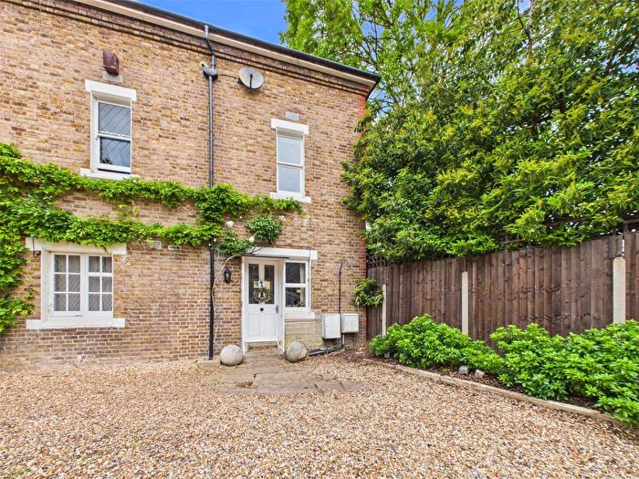 1 Bedroom Semi Detached House To Rent In Braemar Cottages, Teddington, TW11