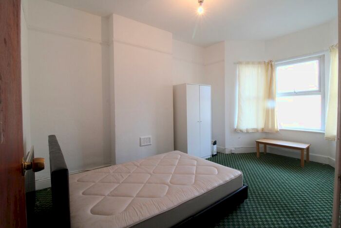 3 Bedroom Semi-Detached House To Rent In Cumberland Avenue, Farnham Royal, Slough, SL2