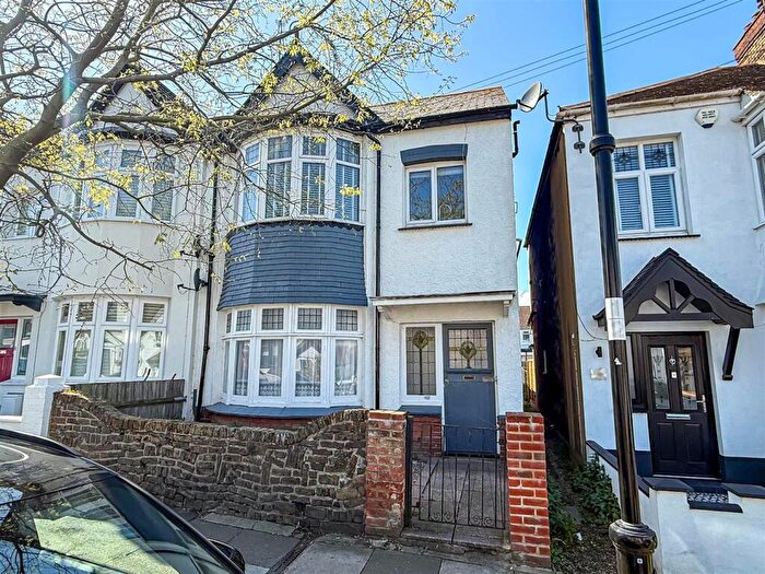 2 Bedroom Maisonette For Sale In * Split Level Flat With Own Garden * Marguerite Drive, Leigh-On-Sea, SS9