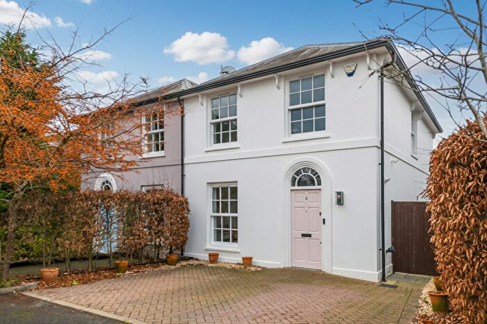 3 Bedroom Semi Detached House For Sale In Churchill Close, Redhill, RH1