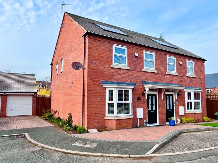 3 Bedroom Semi Detached House For Sale In Pearmain Close, Newport Pagnell, MK16