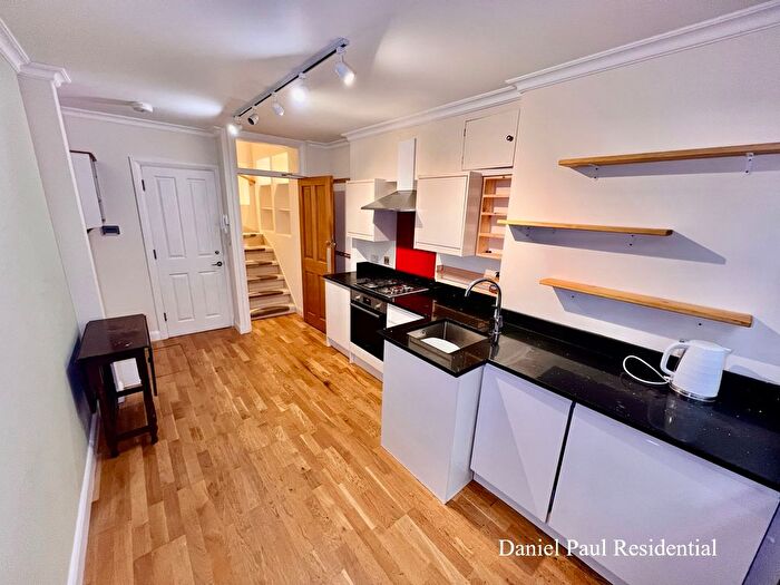 1 Bedroom Town House To Rent In Warple Way, Acton, W3