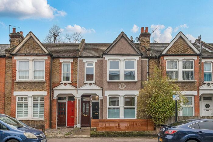 2 Bedroom Flat For Sale In Sangley Road, London, SE6
