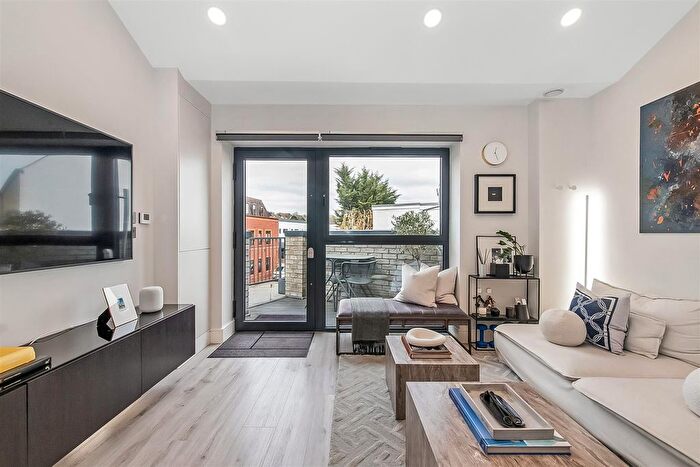 1 Bedroom Maisonette For Sale In Edward Road, Coulsdon, CR5