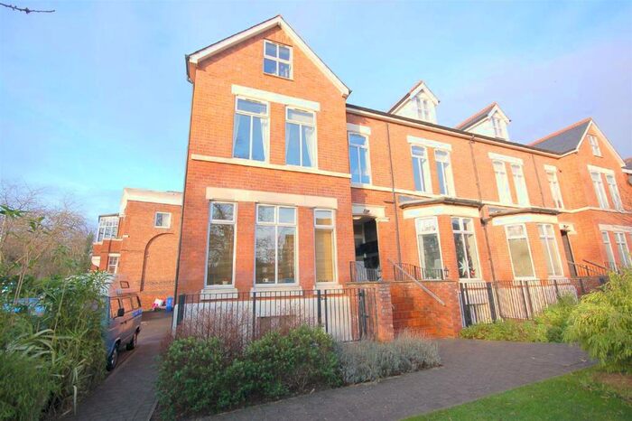 2 Bedroom Flat To Rent In St Johns Corner, - Whitelow Road, Chorlton, M21