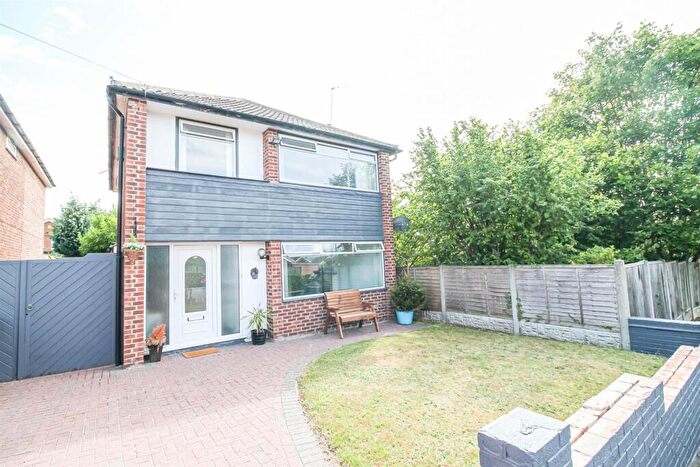 3 Bedroom Detached House To Rent In Largs Close, Rise Park, Nottingham, NG5