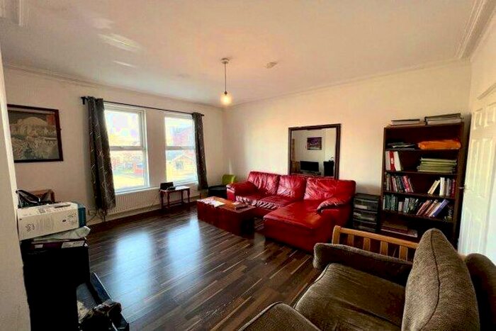 2 Bedroom Flat To Rent In Seymour Grove, Manchester, M16
