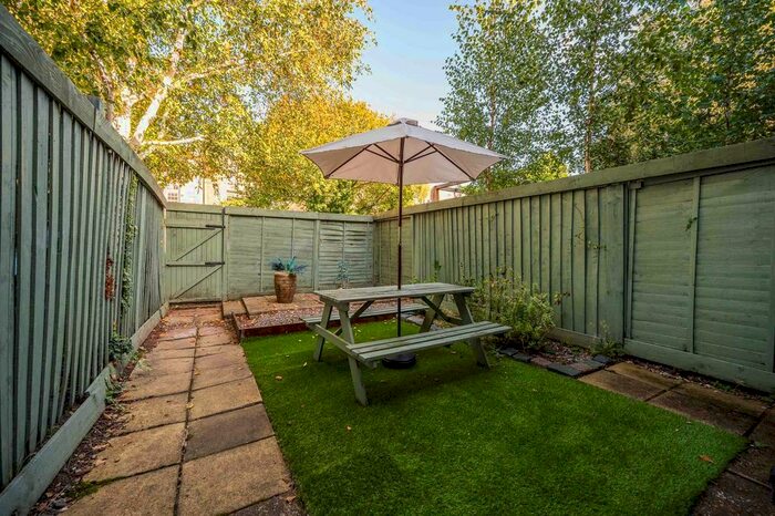 3 Bedroom Property To Rent In Lofting Road, Barnsbury, London, N1