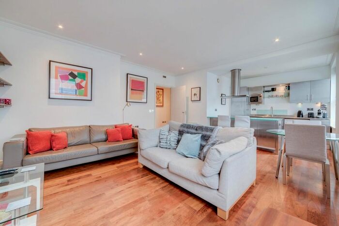 2 Bedroom Flat To Rent In Tavistock Street, Covent Garden, London, WC2E