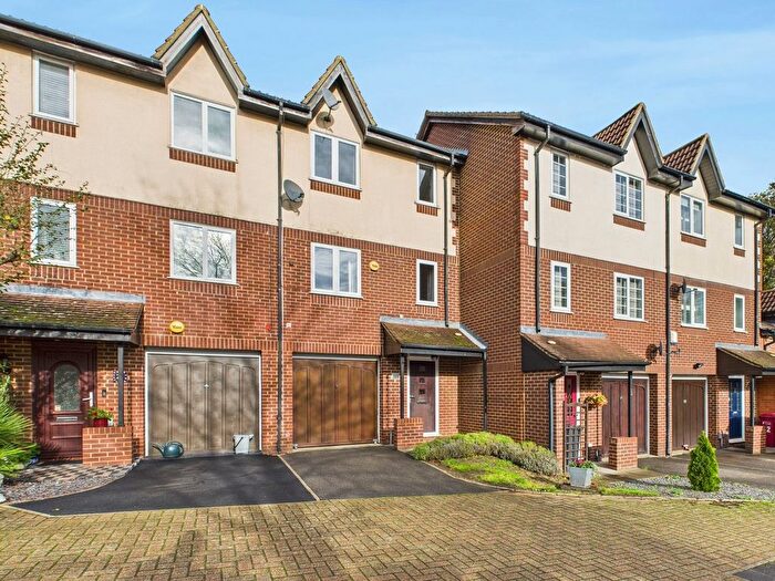 3 Bedroom Terraced House For Sale In Littlebrook Avenue, Slough, Berkshire, SL2