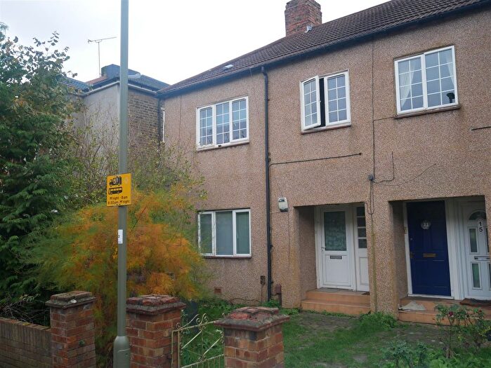 2 Bedroom Maisonette For Sale In First Avenue, Hendon, NW4