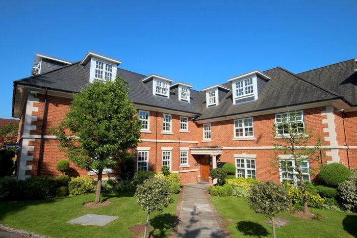 2 Bedroom Flat To Rent In Robin Hill, Maidenhead, SL6