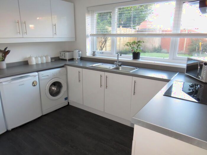 3 Bedroom Property To Rent In Huddisdon Close, Warwick, CV34