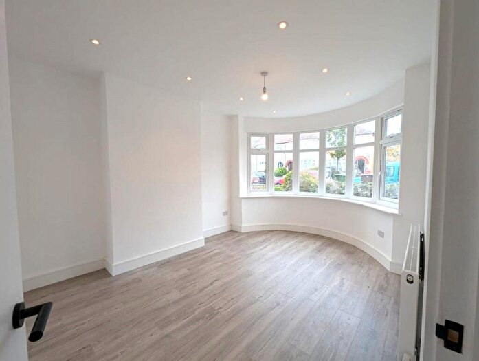 3 Bedroom End Of Terrace House For Sale In Windsor Crescent, South Harrow, HA2