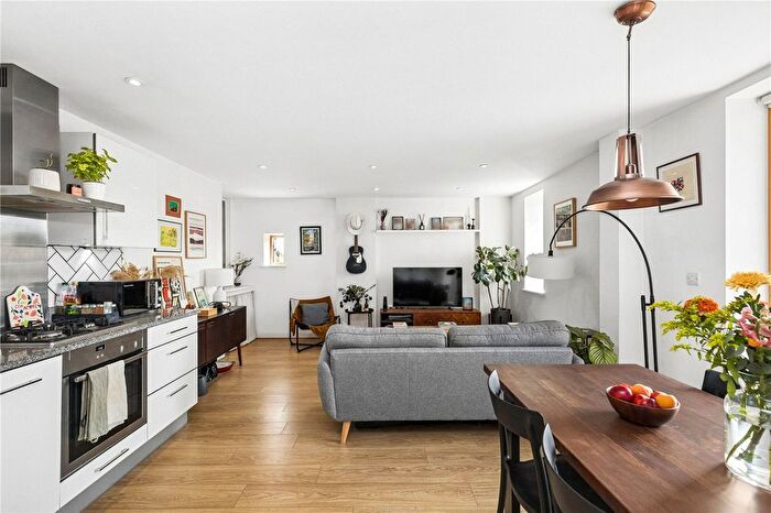 1 Bedroom Flat For Sale In Green Lanes, London, N16