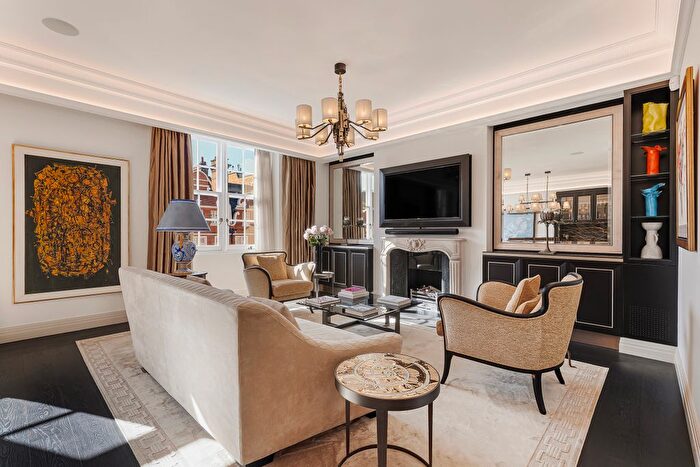 2 Bedroom Flat For Sale In Pont Street, London, SW1X