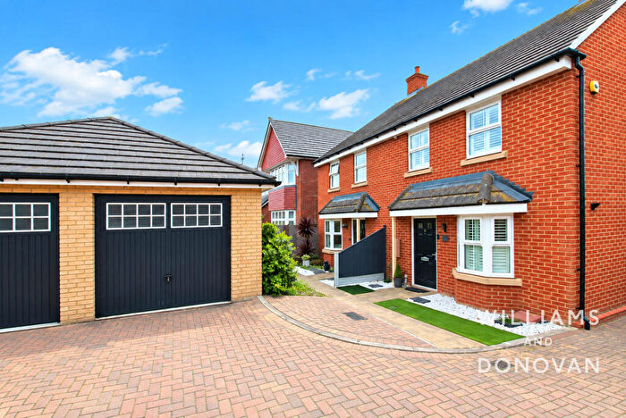 3 Bedroom Semi Detached House For Sale In The Poppies, Thundersley, SS7