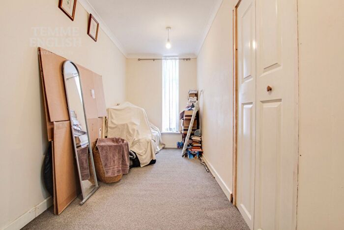 3 Bedroom End Of Terrace House For Sale In Elizabeth Way, Basildon, SS15