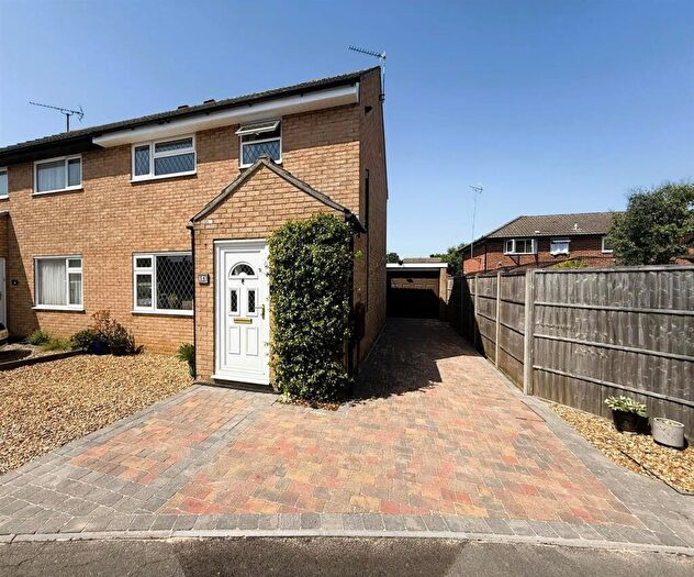 3 Bedroom Semi-Detached House For Sale In Andrews Close, Chippenham, SN14