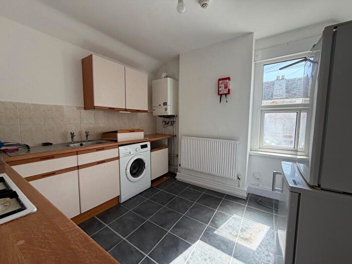 2 Bedroom Flat To Rent In Penarth Road, Grangetown, CF11