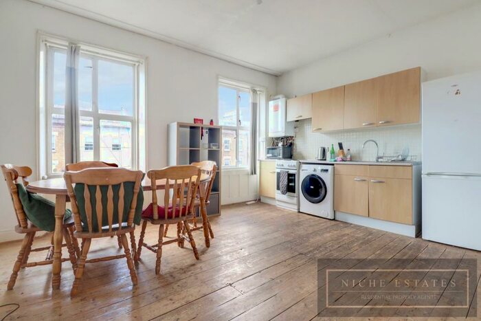3 Bedroom Apartment To Rent In Junction Road, Tufnell Park, London, N19