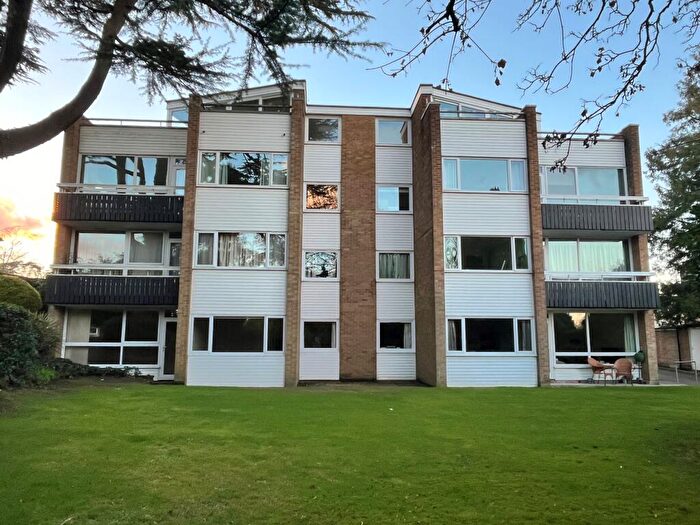 2 Bedroom Flat To Rent In Oathall Road, Haywards Heath, RH16