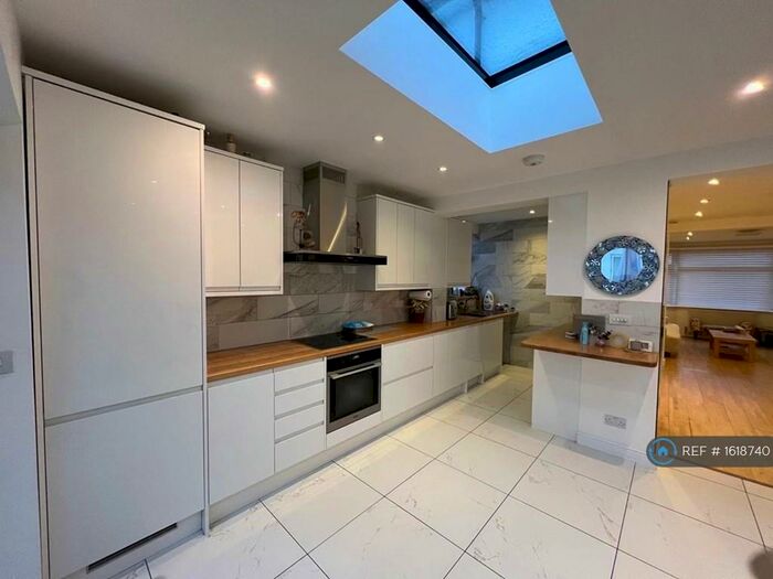 5 Bedroom Semi-Detached House To Rent In Mark Road, Headington, Oxford, OX3