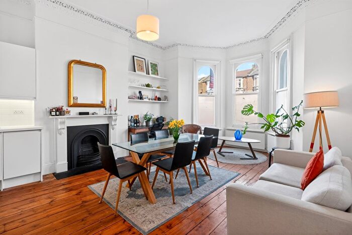 2 Bedroom Flat For Sale In Uxbridge Road, London, W12