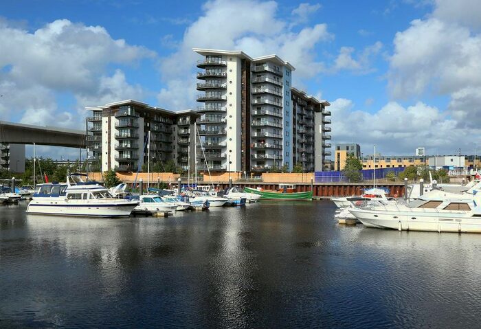 2 Bedroom Flat To Rent In Victoria Wharf, Watkiss Way, Cardiff, CF11